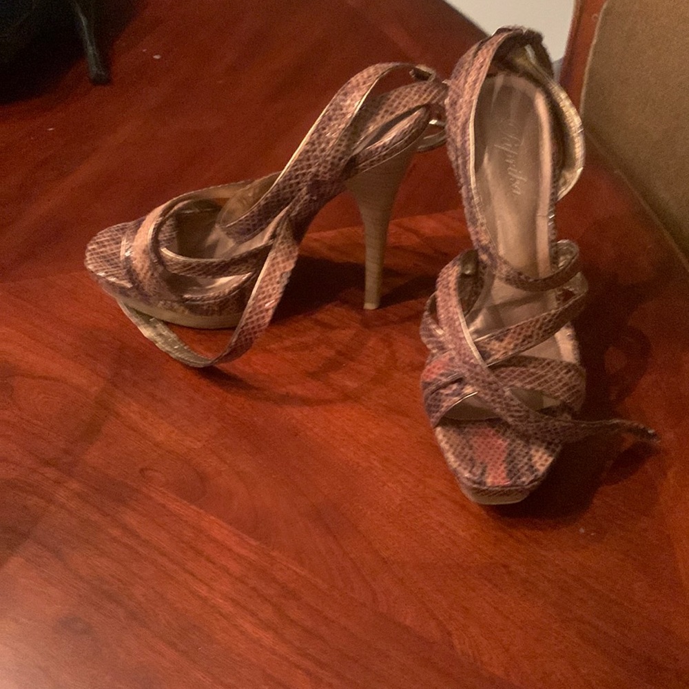 Sexy snake skin shoes, just begging to be taken out!